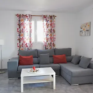 https://apartamentos-el-lago.in-canary-islands.com